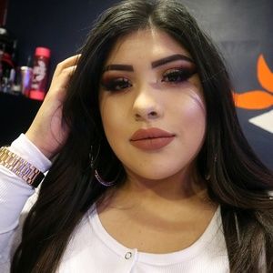 Meet your Posher, Carla